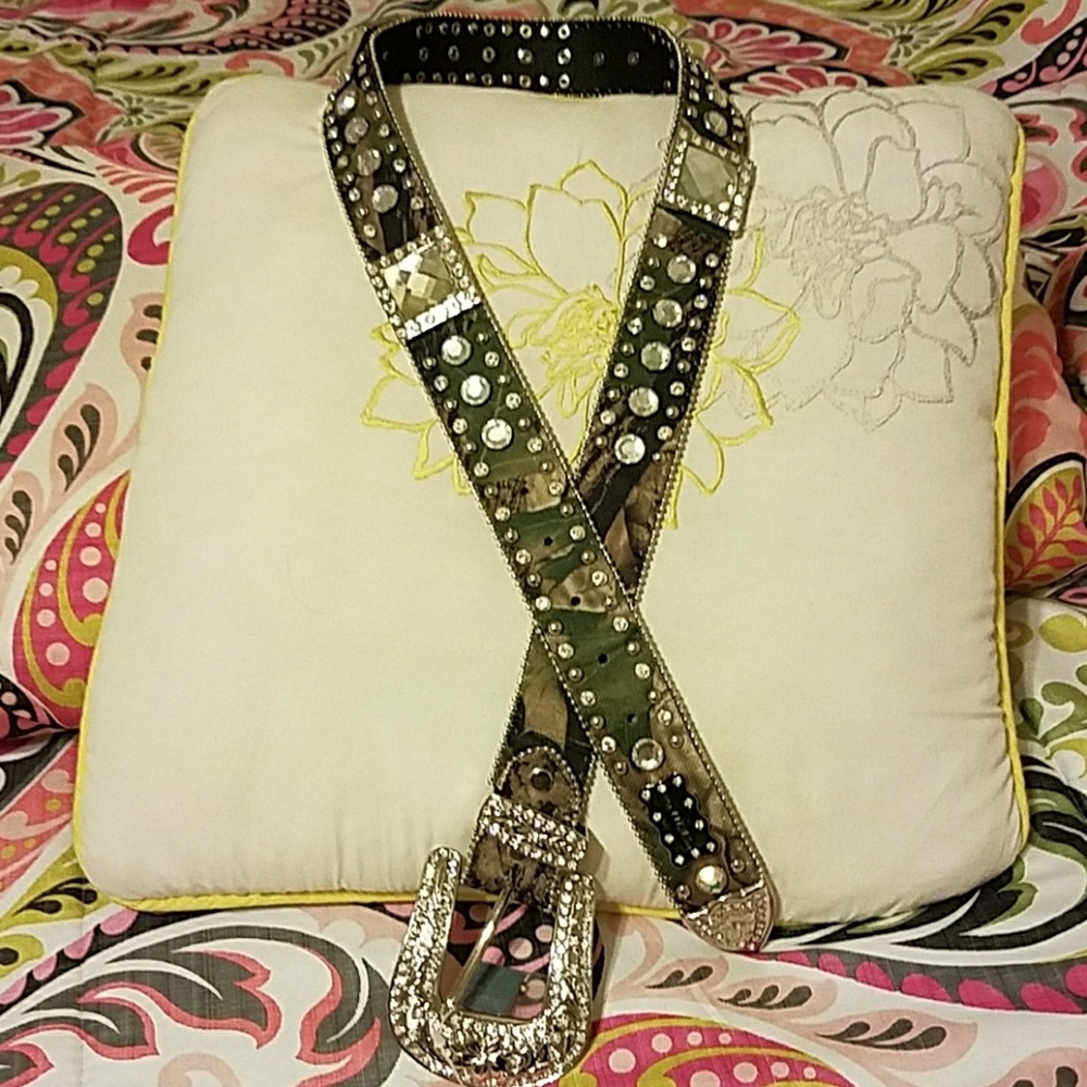 NWT, Atlas camouflage bling belt size large